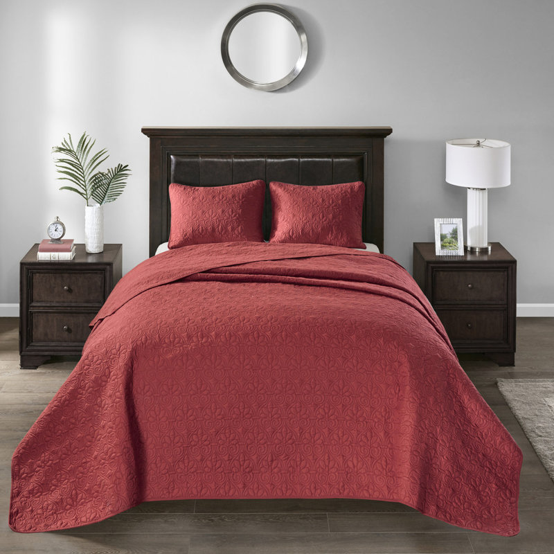 Queen Red Reversible Bedding Ensemble - Quilting Allure Pre-washed Cotton Filling Comfort Oversized For Wonderful Fit Includes Bedspread And 2 Shams Washable Package Style Fine