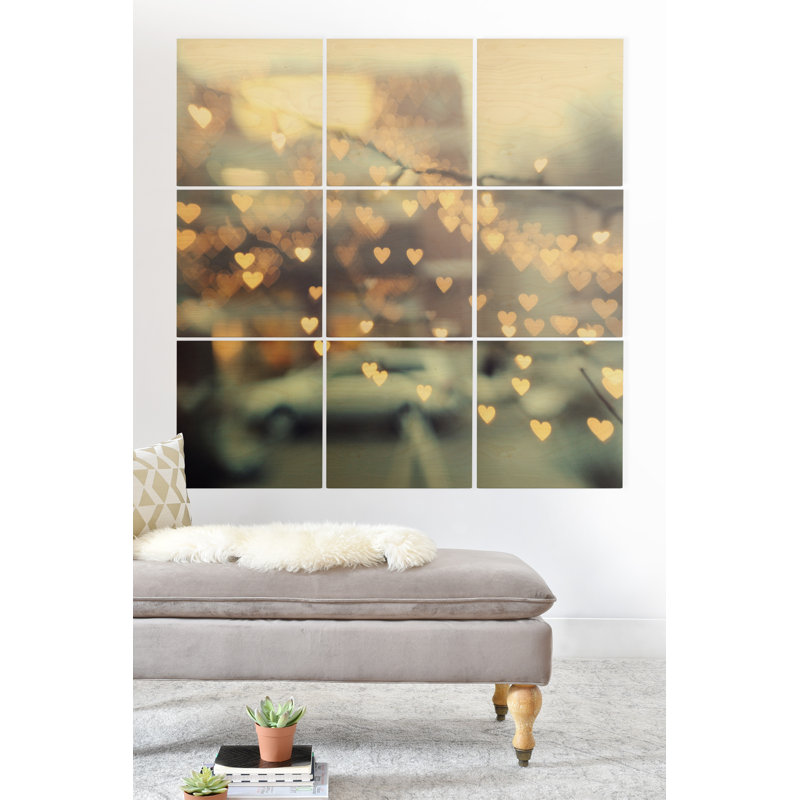« holding on love », impression à multiples images sur bois, H 60 po x l 60 po x P 0,5 po