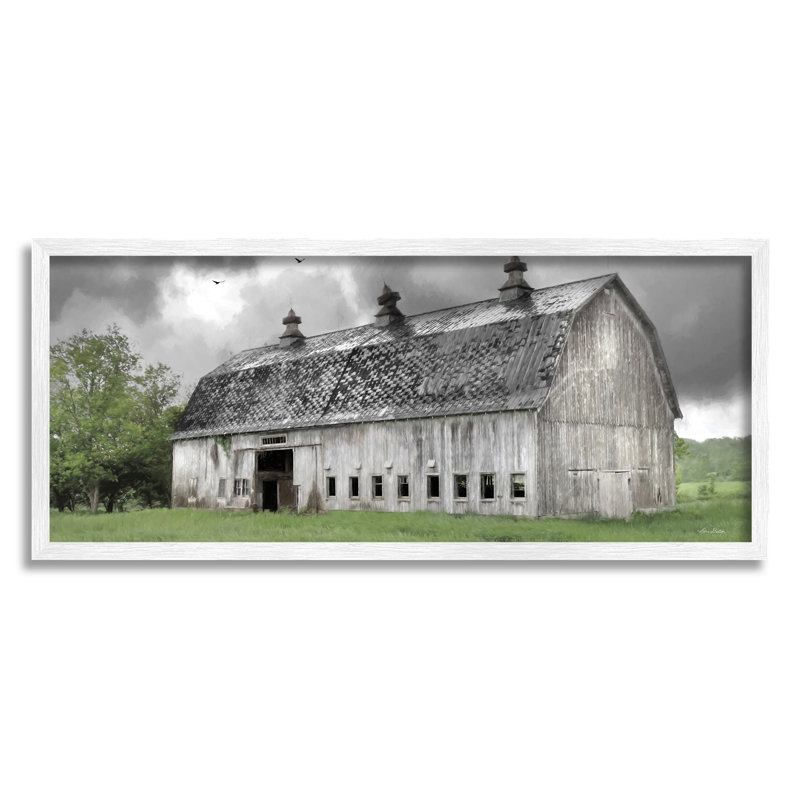 Farmland Barn Overhead Clouds par Lori Deiter - Photographie à cadre flottant sur bois, H 10 po x l 24 po x P 1,5 po