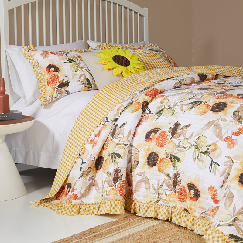 Somerset Sunflower Checkered Reversible Quilt Set with ruffle trim, King Quilt + 2 King Shams