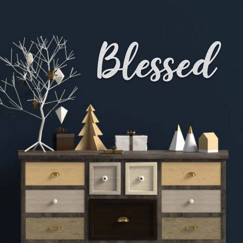 Art mural en métal «Blessed Script» - Inspirational Faith Word Decor - Décoration murale rustique de ferme - Signe de décoration de maison chrétienne - Sculpture en métal industrielle moderne - Décoration de chambre à coucher de salon - Élégante œuvre d'art