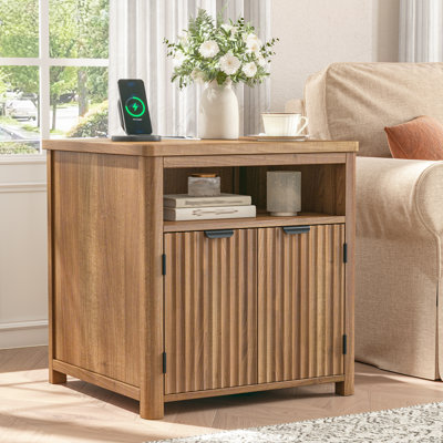 Table de chevet cannelée avec station de charge, table de chevet avec tablette ouverte et rangement