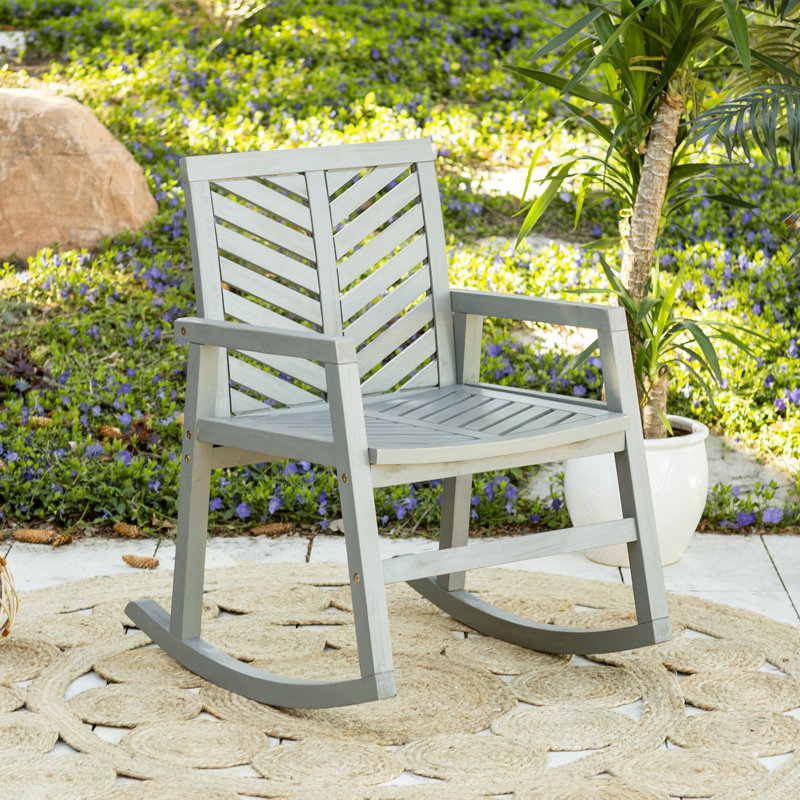 Chaise berçante d'extérieur en bois massif Harbison, Gris délavé