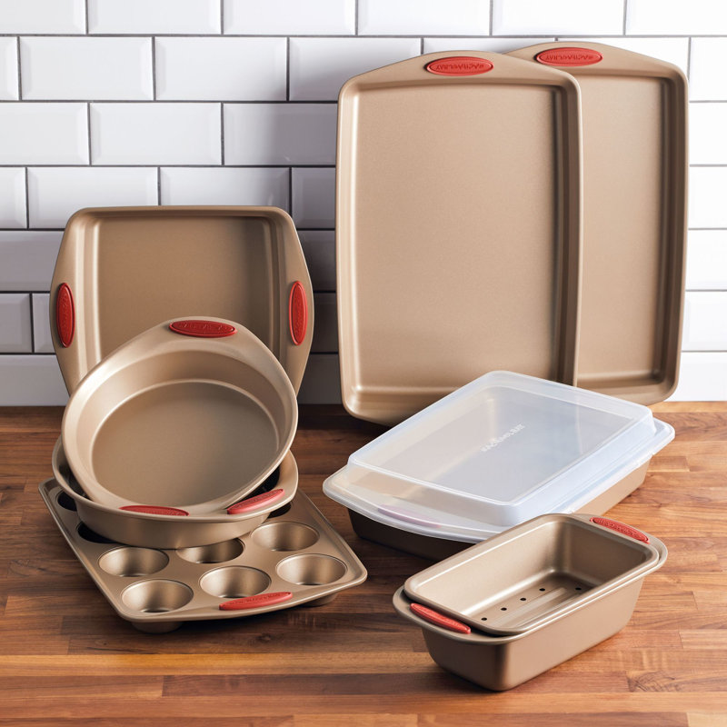 Cucina 10-Piece Latte and Cranberry Bakeware Set Cucina 10-Piece Latte and Cranberry Bakeware Set