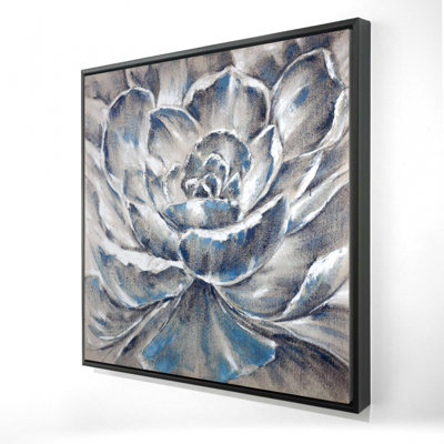 "Fleur grise et bleue"