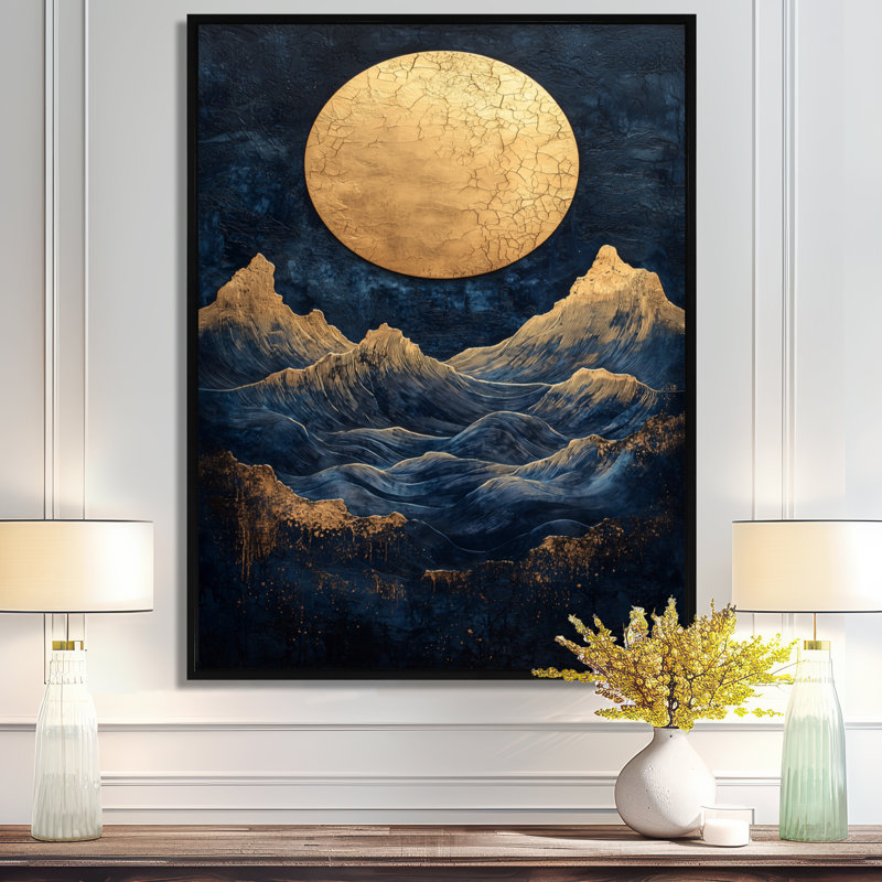 Décoration murale lune dorée sur un paysage côtier liquide II - lune, H 32 po x l 24 po, Noir