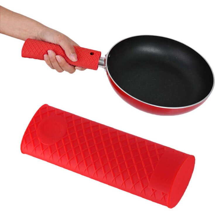 https://assets.wfcdn.com/im/34045270/resize-h755-w755%5Ecompr-r85/1621/162182715/Wok+Handle+3+Piece+Potholder+Set.jpg