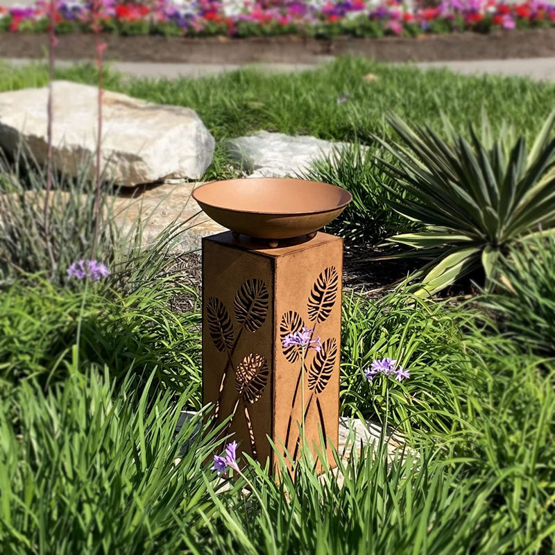 Pot de fleurs urne en métal Liscomb