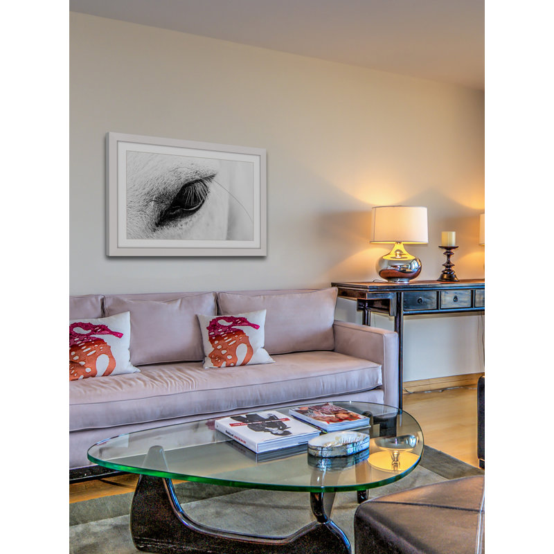 « trusting eye »-cadre photo, impression sur papier, Cadre blanc, H 20 po x l 30 po x P 1,5 po
