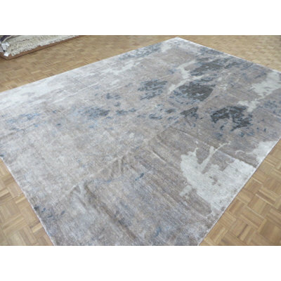 Tapis unique en soie noué à la main gris de 10 pi 2 po x 14 pi Mahra