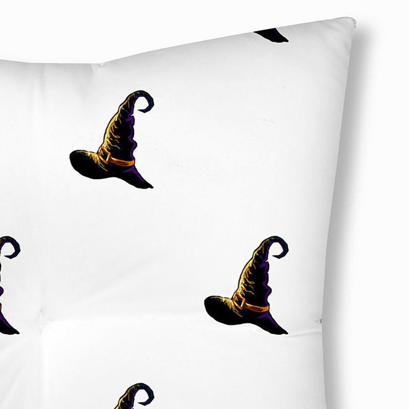 349_Witches Brew - coussin de sol touffeté à motif d'Halloween, 26 po x 26 po, Blanc