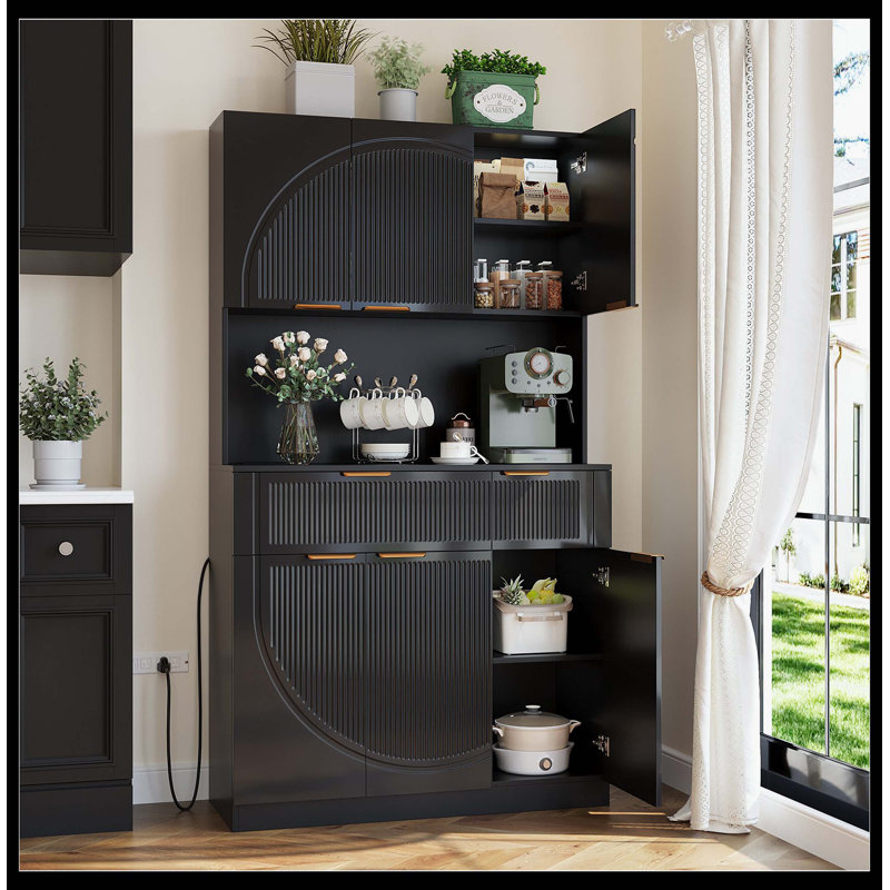 Armoire de rangement pour garde-manger 71 po noire avec tiroirs, portes, support pour micro-ondes et prises de courant pour le salon