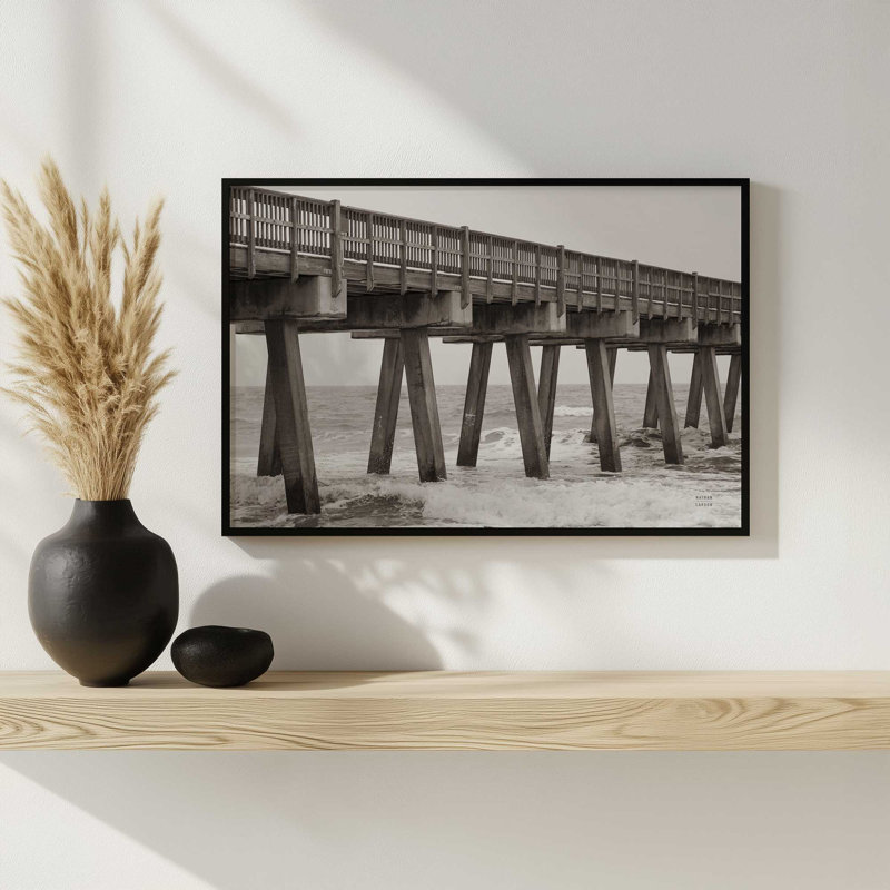 «Pier Angles II» par Nathan Larson, reproduction d'art, H 12 po x l 18 po, Brun