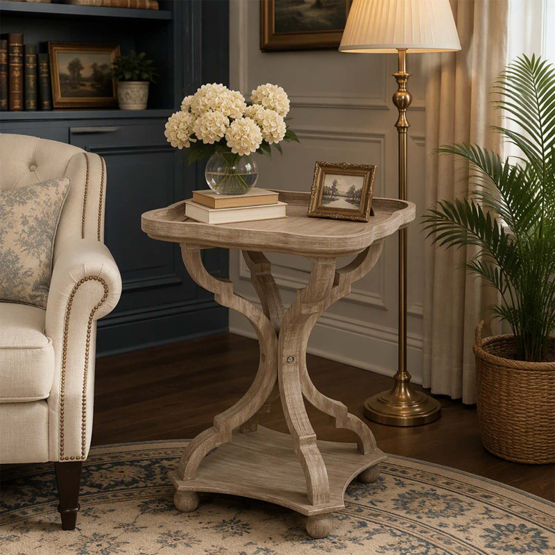 Charmante table d'appoint de style campagnard français avec piètement en forme de sablier et plateau à rebord, idéale pour ajouter une touche d'élégance à n'importe quelle pièce.