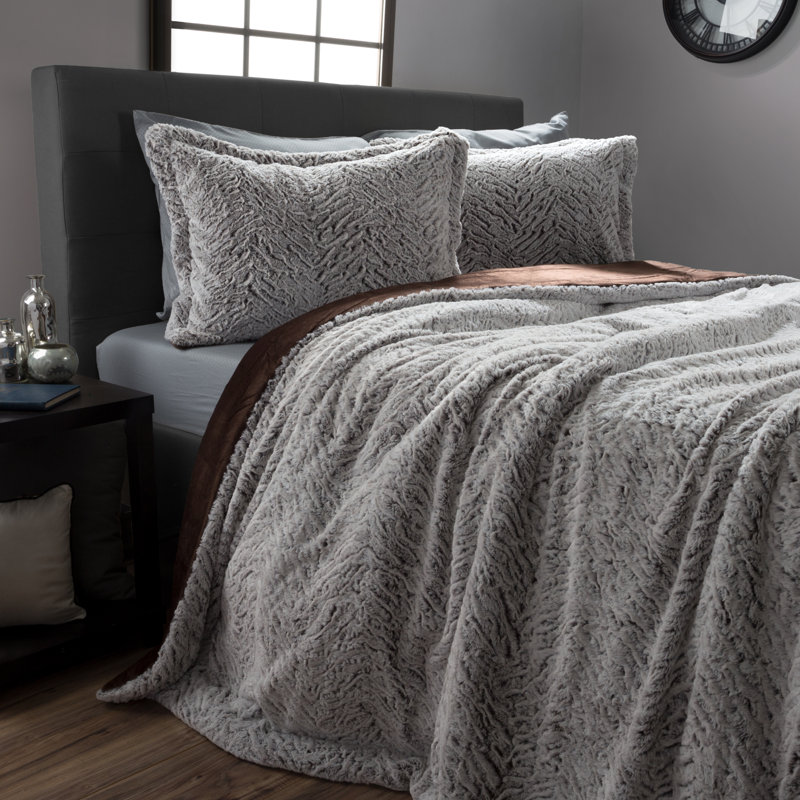 Lavish Home King Size Comforter Set - 3-Piece Mink-Style Faux Fur Blanket and 2 Shams - Cozy Machine-Washable King Bedding Set