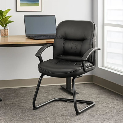 Chaise d'invité Mala à dossier moyen, similicuir noir, soutien lombaire