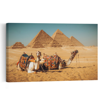Pyramides de Gizeh et chameaux - Illustration murale abstraite et paisible représentant un paysage contemporain