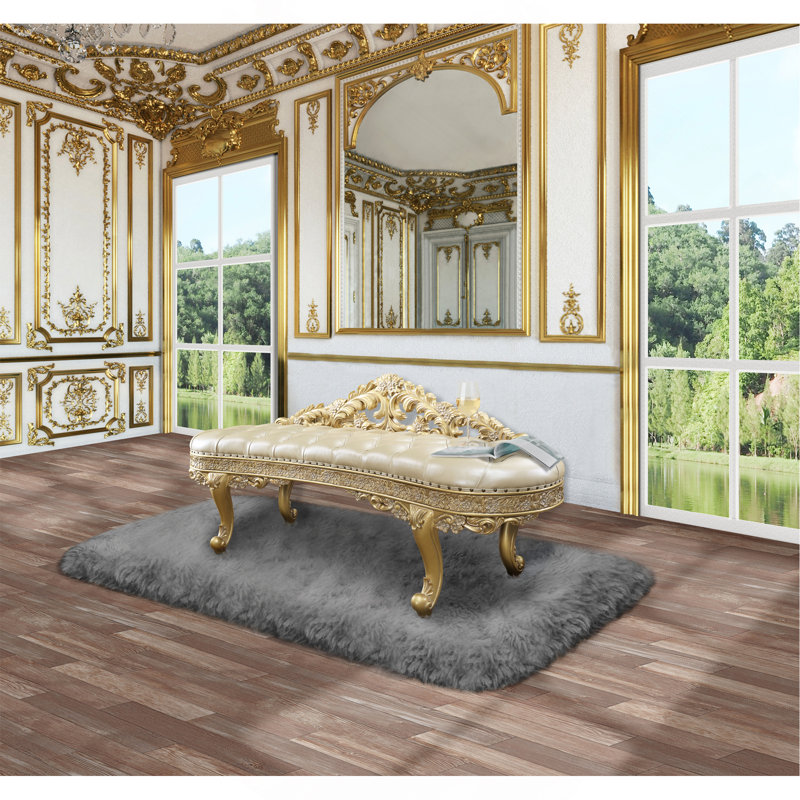 Élégant banc doré avec coussin rembourré et base en résine avec garniture de soutien en cuir synthétique
