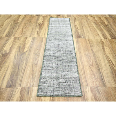 Tapis de couloir oriental blanc 2 pi 6 po x 8 pi blanc avec vert pin, 100% laine, tapis noué à la main, oxydé et patiné
