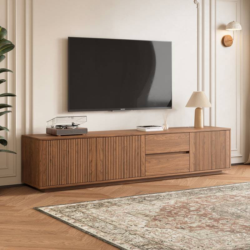 Meuble télé 78 po Mid-Century moderne avec portes cannelées, centre de divertissement en noyer avec armoires et tiroirs, console de télévision à profil bas pour téléviseur de 85 po ou moins