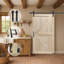 Porte de grange à panneaux en bois brut avec trousse de quincaillerie d'installation-80894737