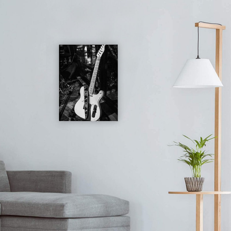 Guitare électrique noire sur toile 24 "x 18"