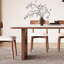 Table de salle à manger élégante et élégante-624913779
