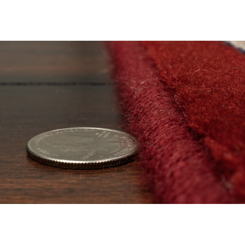 Tapis décoratif en laine rouge Hermione, Rectangle 6 pi 7 po x 9 pi 10 po