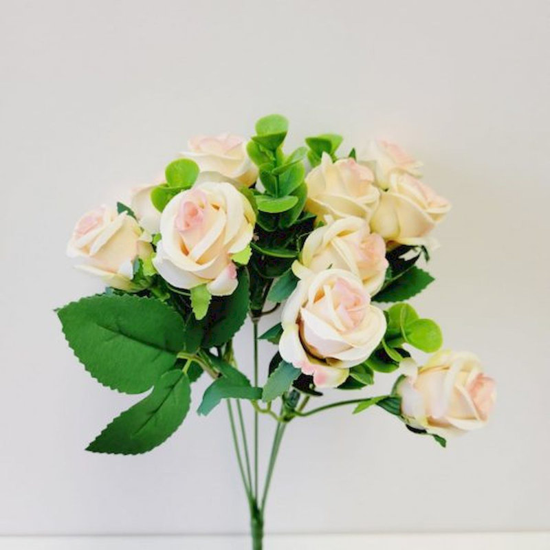 Mini roses lilas et buissons d'eucalyptus, Rosé