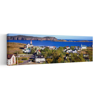 Bâtiments sur la côte, baie de la Trinité, île de Terre-Neuve, Terre-Neuve et Labrador, Canada