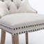 Chaise de salle à manger cloutée avec pieds en bois-554752287