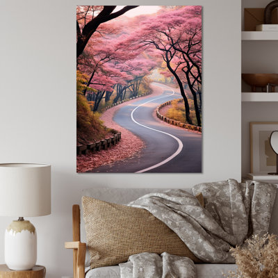 Route rose dans la forêt II