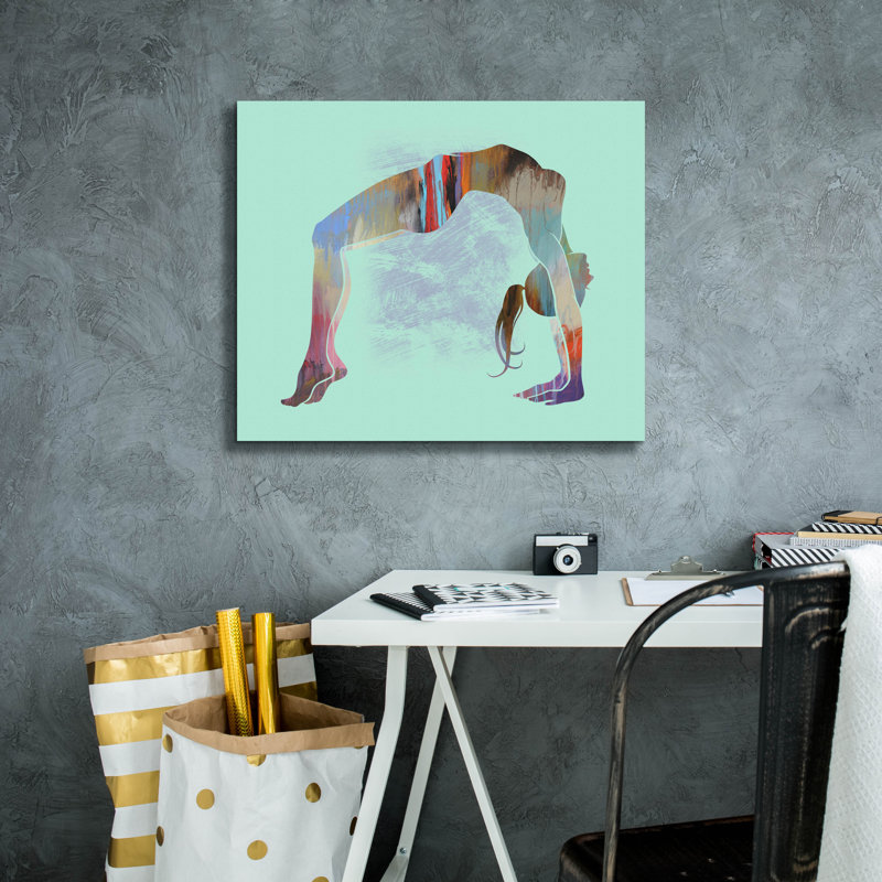 «Upward Bow Pose Moon» par nom d'artiste, H 20 po x l 24 po x P 0,75 po