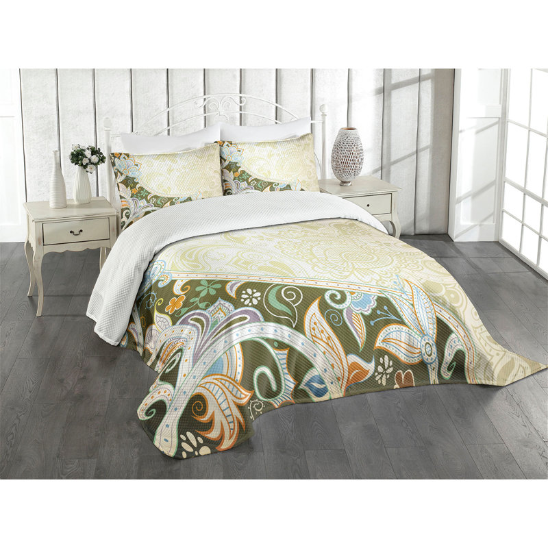 King Size White and Olive Green Quilted Bedspread Set