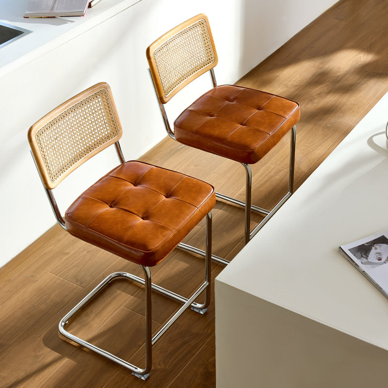 Tabourets de bar en rotin naturel avec dossier en bois massif, tabourets à hauteur de comptoir de style moderne Mid-Century de 24 pouces, tabouret Boho en similicuir brun pour comptoir de cuisine avec pieds en métal chromé
