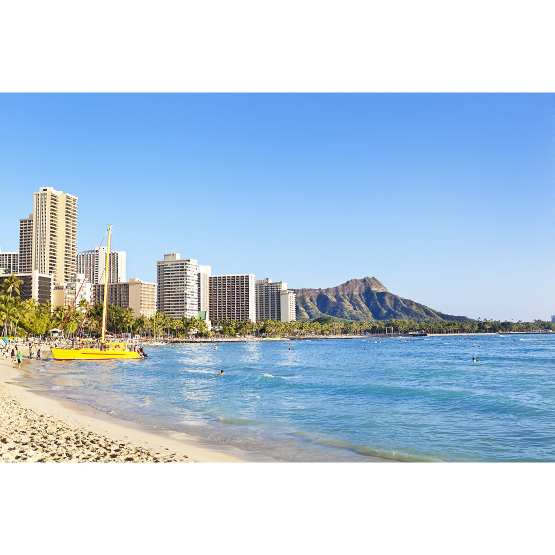 Sunny Waikiki Beach von YinYang - Kunstdrucke auf Leinwand ohne Rahmen