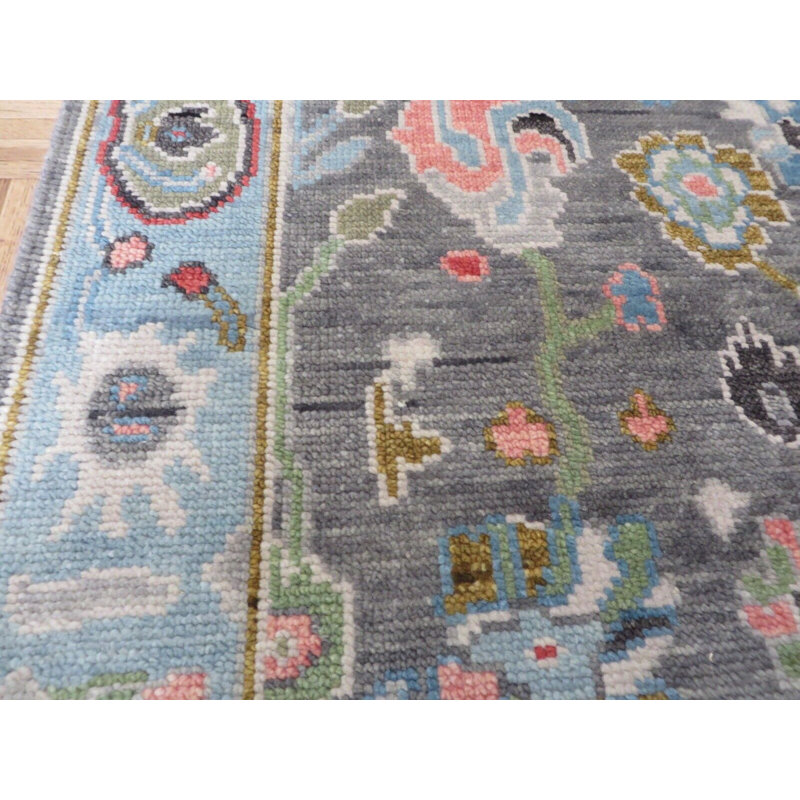 Tapis gris unique de 2 pi 11 po x 19 pi 9 po