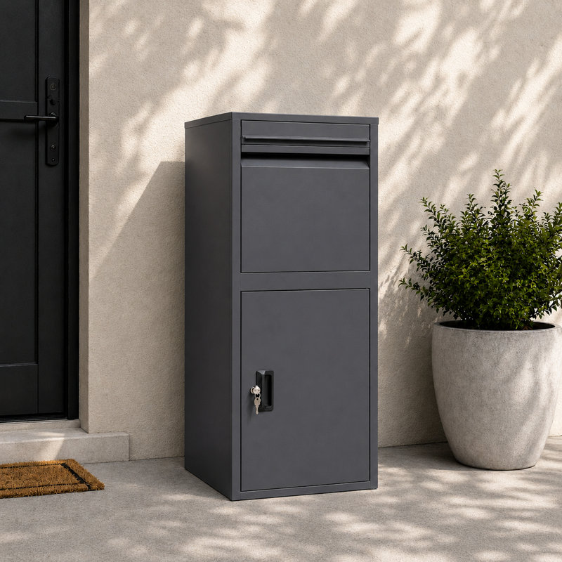 Boîte de dépôt de colis en acier verrouillable 39 po H avec fente pour courrier, déflecteur anti-vol et quincaillerie de fixation au sol, gris