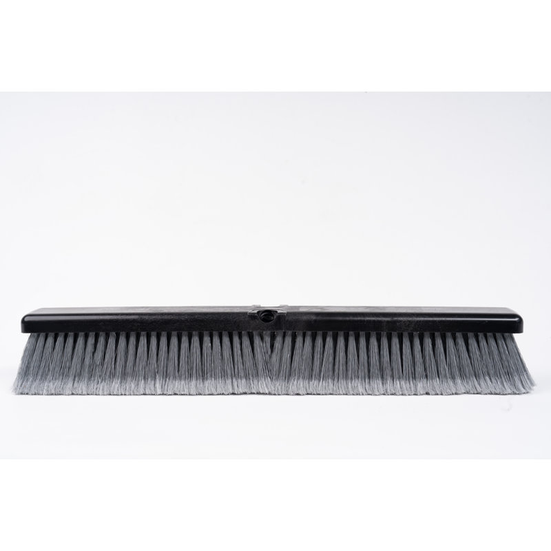 Balai à pousser 24 po avec drapeau gris sur bloc de plastique noir