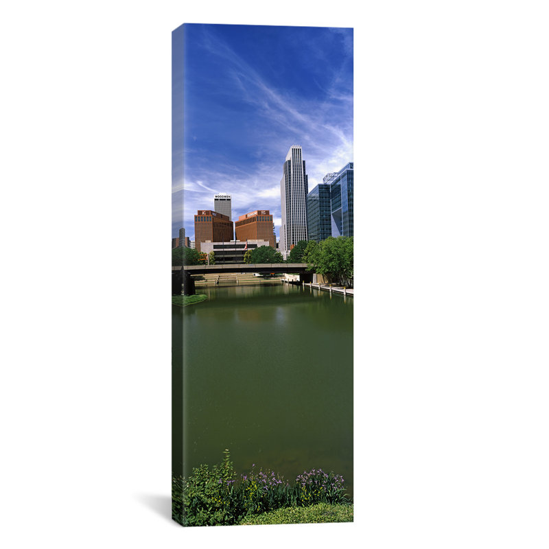«Buildings at the Waterfront Omaha, Nebraska», reproduction sur toile tendue, H 48 po x l 16 po x P 1,5 po, Sans cadre