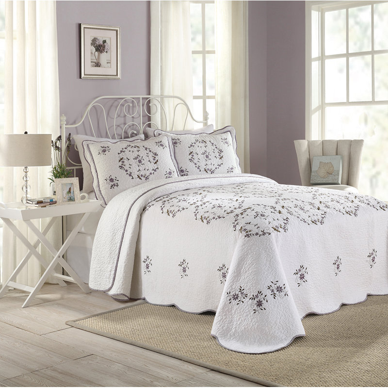 Gwen Floral Embroidered Scalloped Single Bedspread/Coverlet, Queen Bedspread