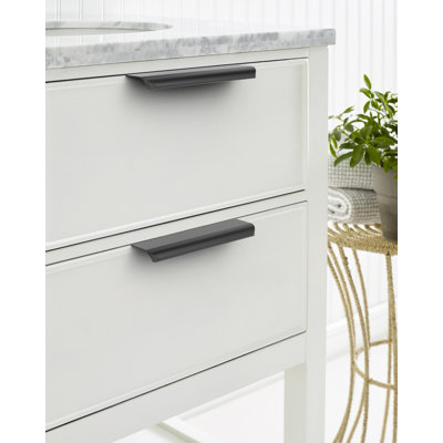 Poignée d'armoire noire matte 6 pouces (152 mm) Streamline Tab - paquet de 25