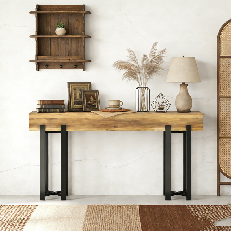 Console en bois avec canapé et couloir
