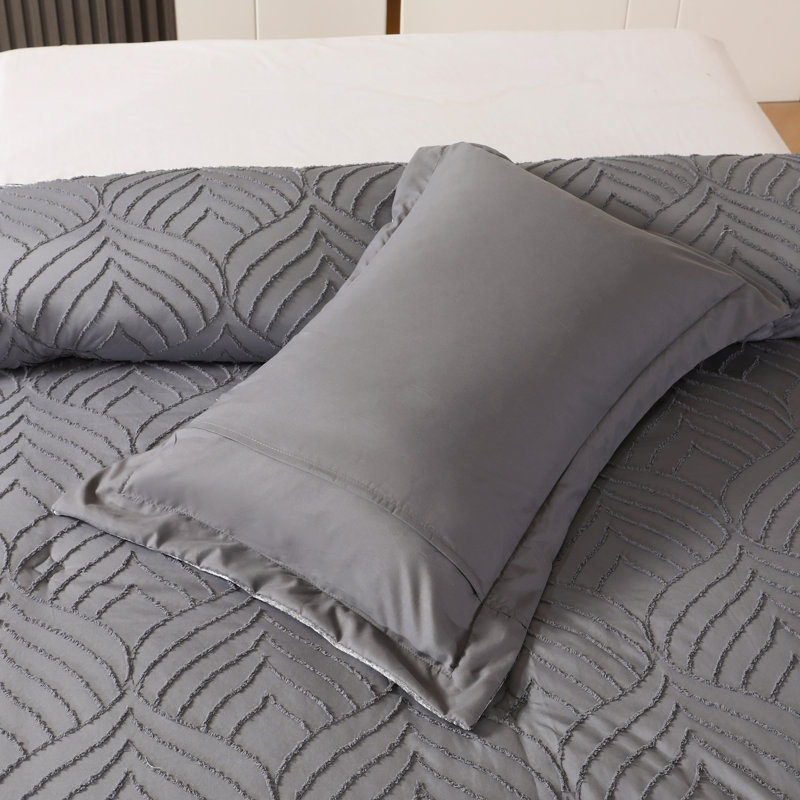 Chelsea Tufted Crushed Velvet Bedspread Set – Luxurious Soft Quilted Bedding with Matching Pillow Shams, Elegant Velvet Comforter Coverlet Set