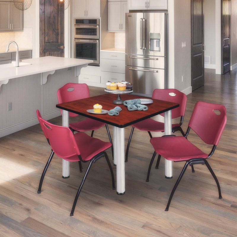 Plateau de table Kee Square, 4 chaises empilables, H 48 po x l 29 po x P 29 po, Cerisier, Chrome