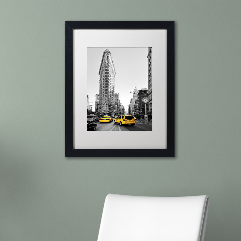Reproduction de photo sur toile encadrée "flatiron building" par philippe hugonnard,, H 20 po x l 16 po x P 0,5 po, Noir mat
