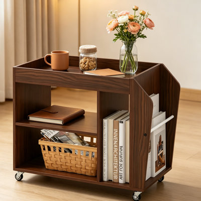 Table d'appoint roulante en noyer à 3 niveaux, chariot de rangement mobile d'une capacité de charge de 220 lb, roues verrouillables + garde-corps pour le salon et la chambre à coucher