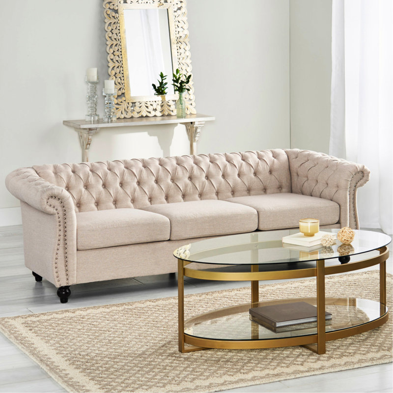Élégant siège à 3 places avec tissu beige et accoudoirs à volutes