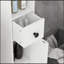 Armoire de rangement polyvalente pour salle de bain spacieuse et organisée.