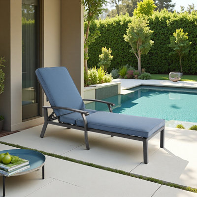 Méridienne en aluminium coulé, design moderne